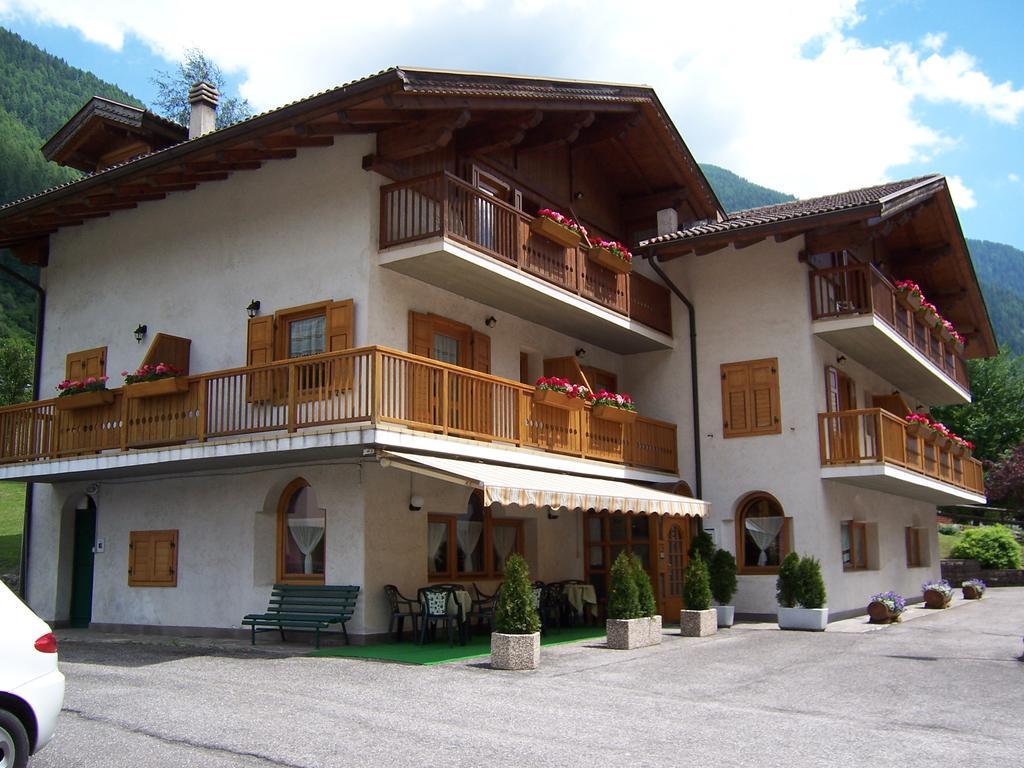 Alpen Hotel Rabbi Exterior photo