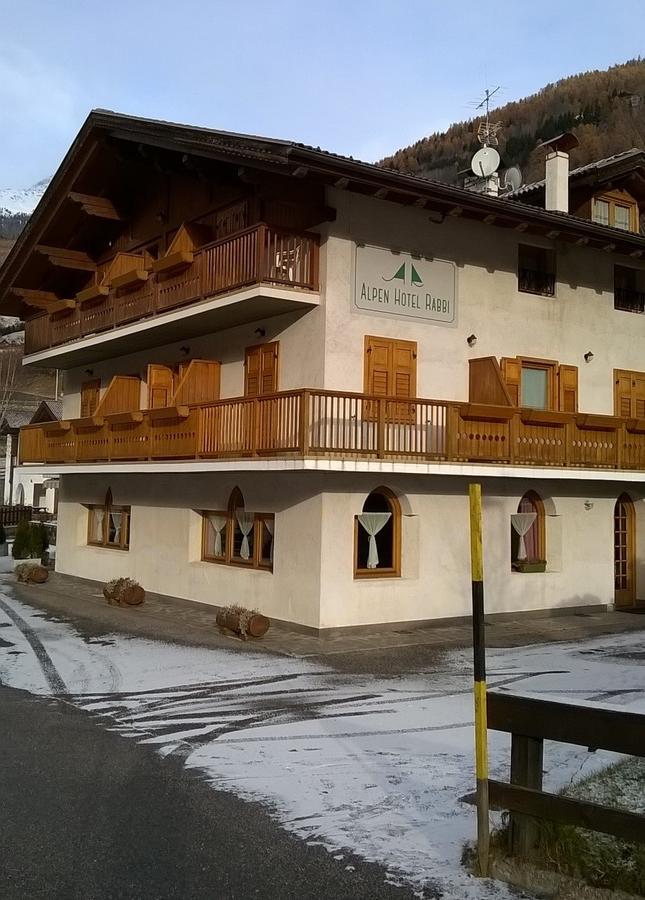 Alpen Hotel Rabbi Exterior photo