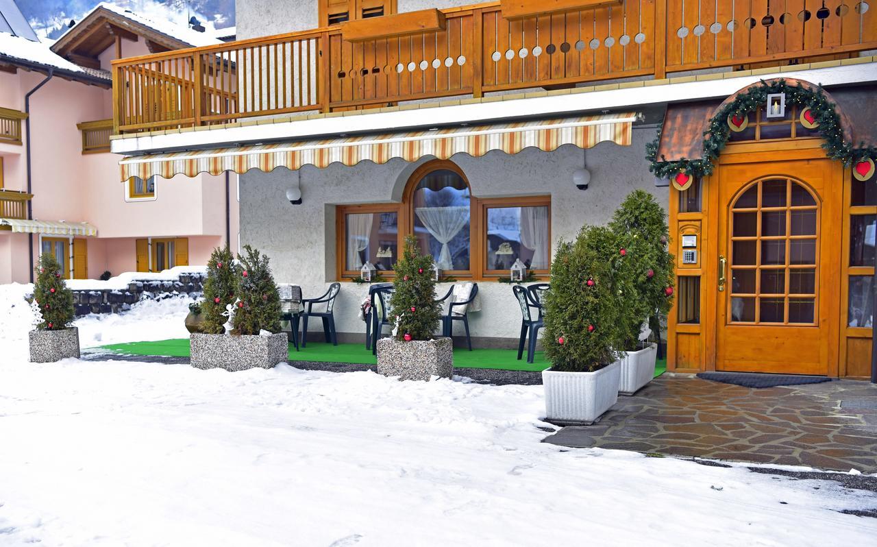 Alpen Hotel Rabbi Exterior photo