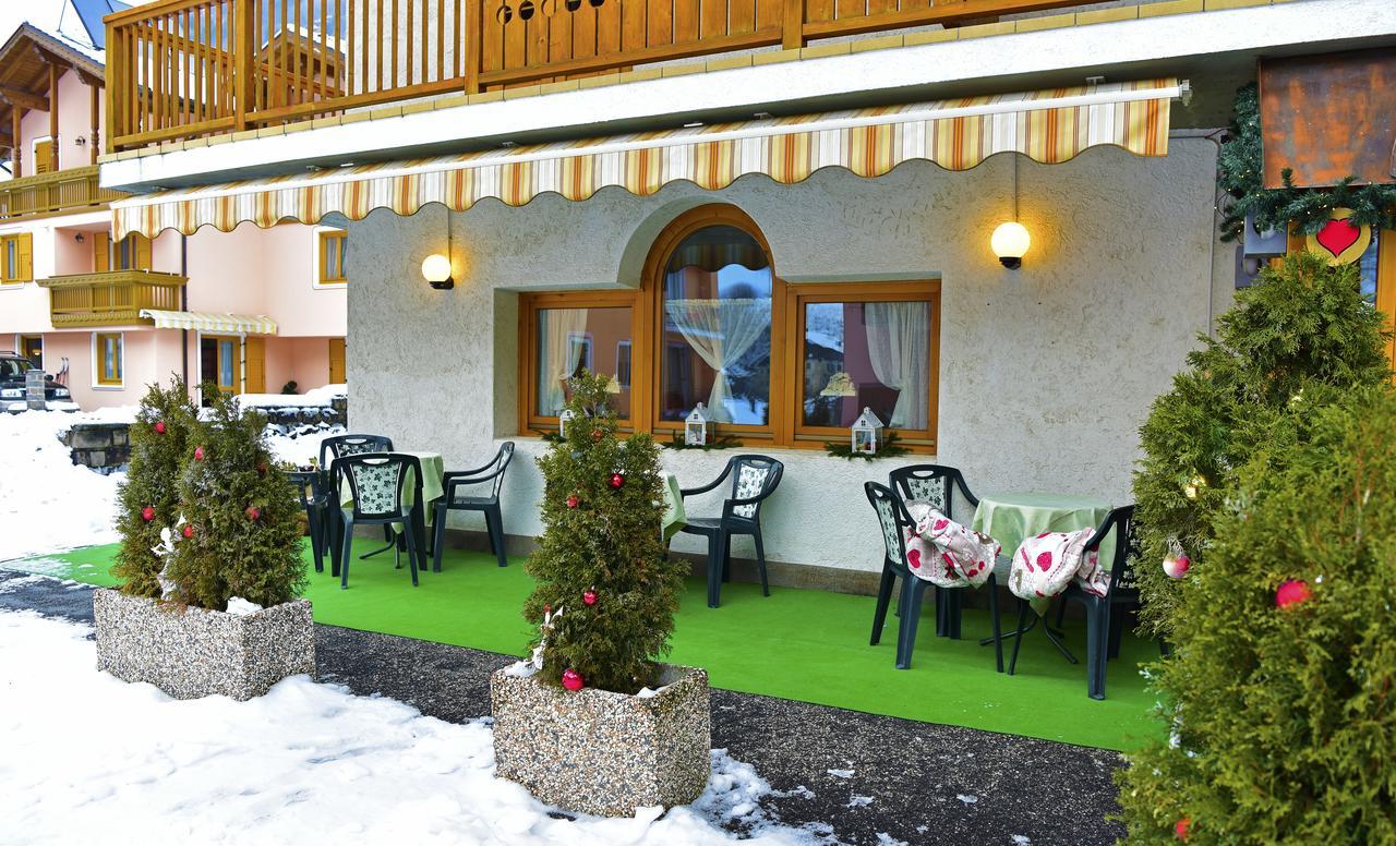 Alpen Hotel Rabbi Exterior photo