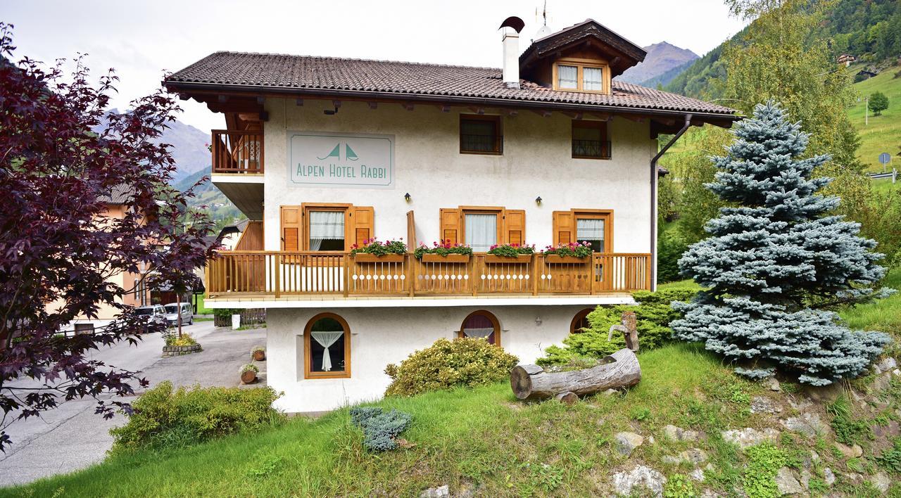 Alpen Hotel Rabbi Exterior photo