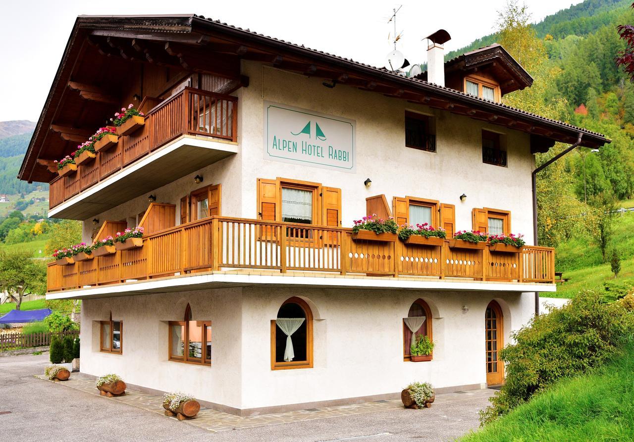 Alpen Hotel Rabbi Exterior photo